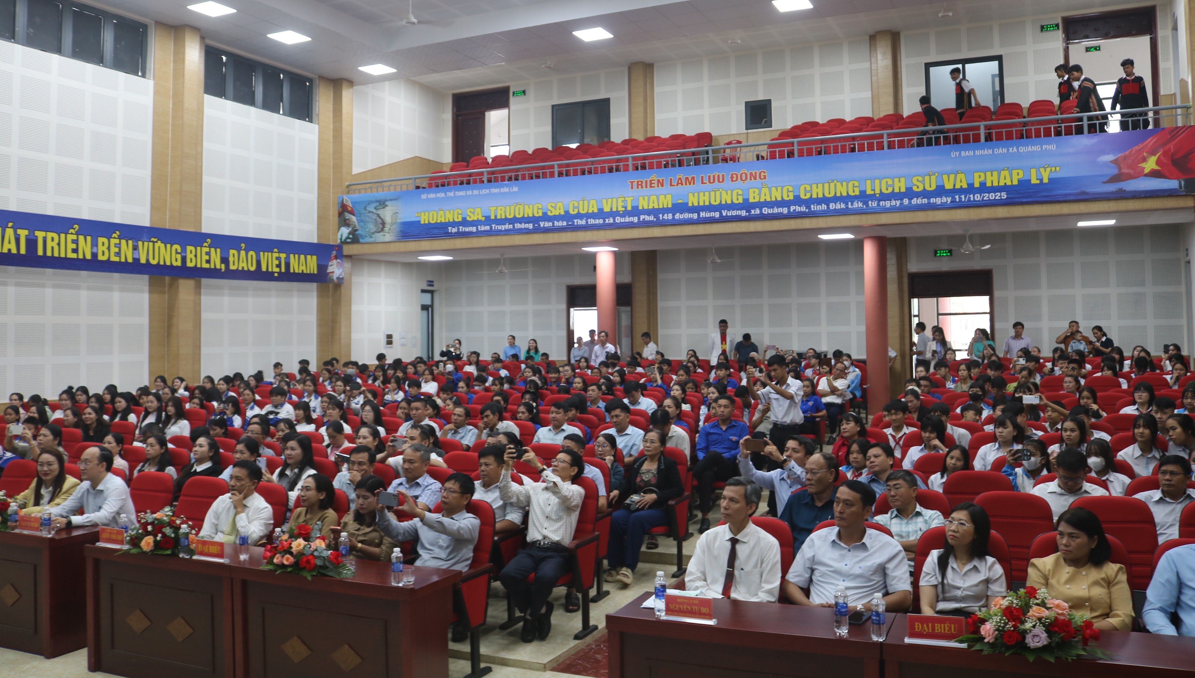 Các đại biểu tham dự Khai mạc Triển lãm